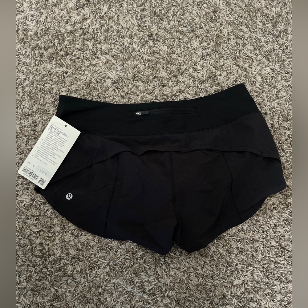 Lululemon Speed Up 2.5” size 8 Black shorts